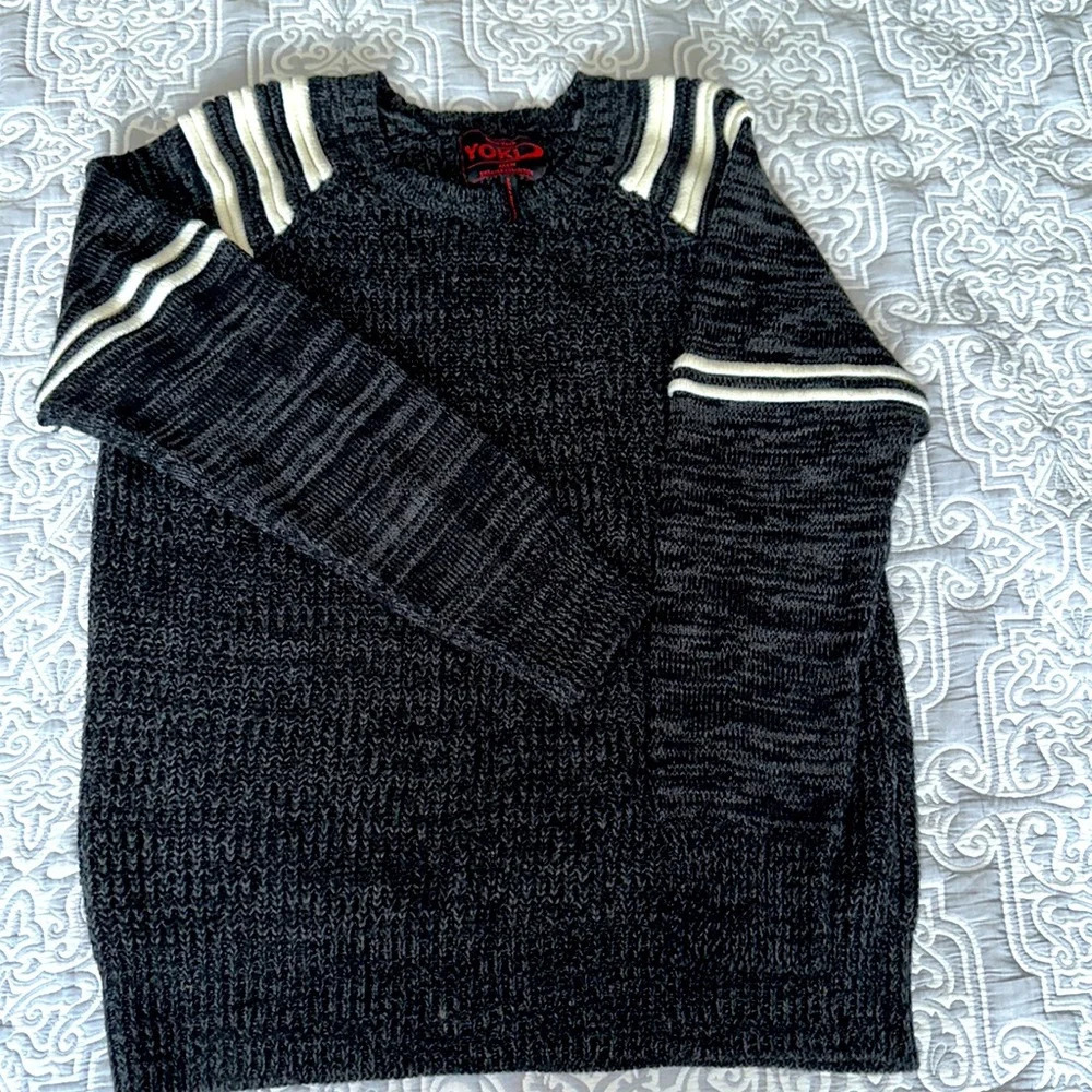 Yoki men cable knit sweater
